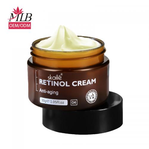 Crema facial antienvejecimiento con retinol